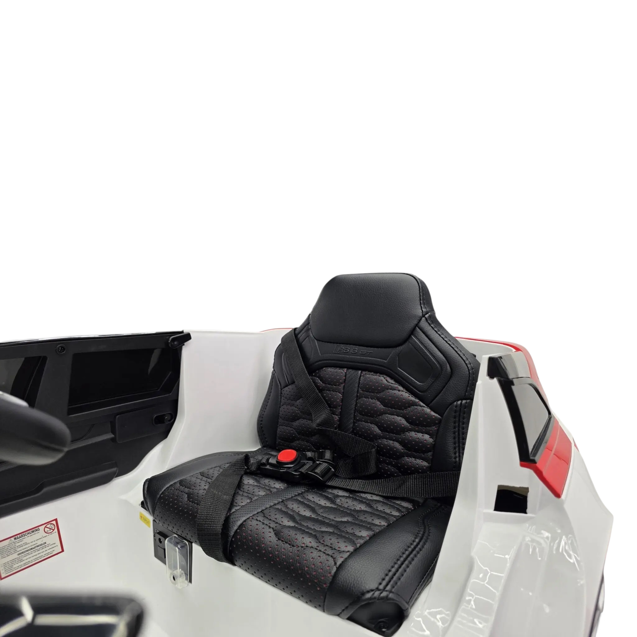 Siège en cuir noir avec ceinture de sécurité dans la voiture électrique enfant Petit Pilote Audi RS6 Avant GT blanche
