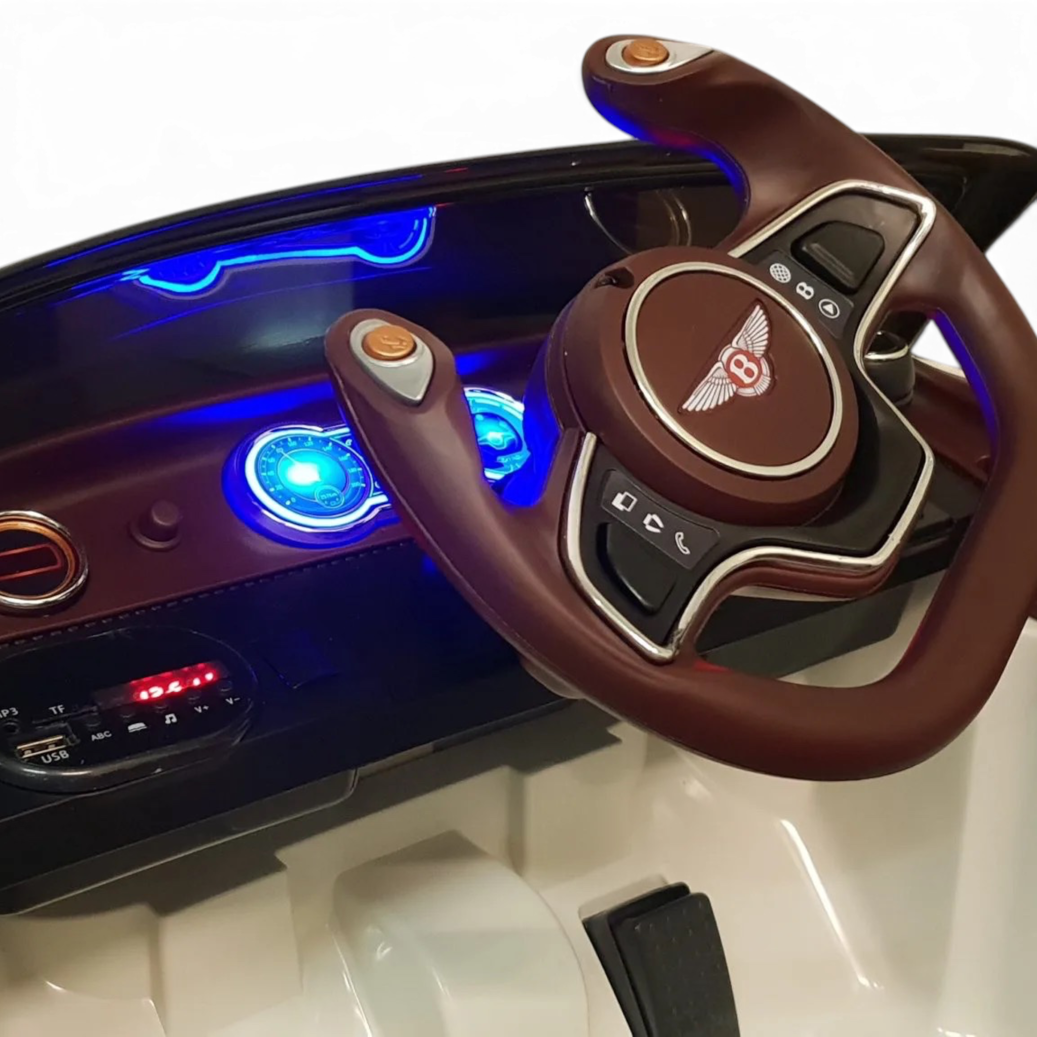Tableau de bord de la voiture électrique enfant Petit Pilote Bentley EXP blanc avec volant marron et éclairage LED bleu