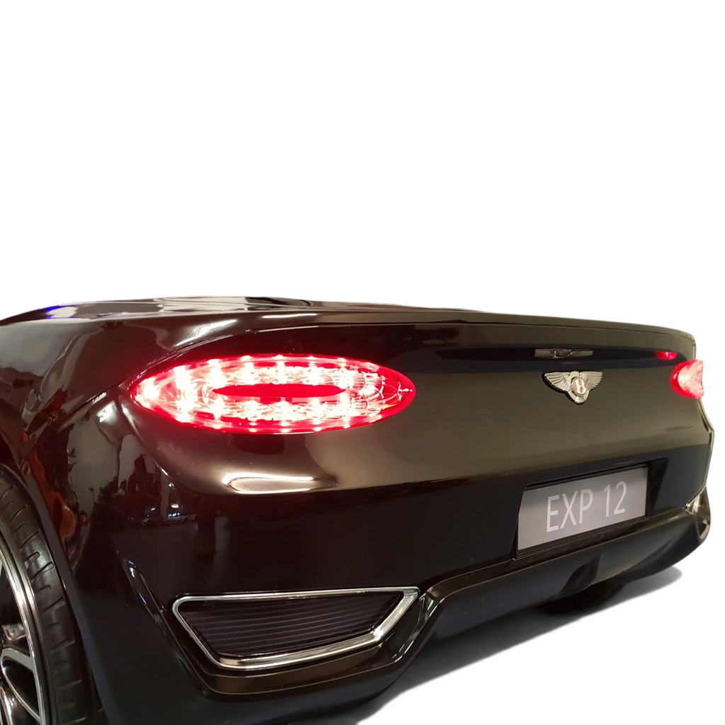 Vue arrière de la voiture électrique pour enfant Petit Pilote Bentley EXP 12V noire avec feux LED allumés