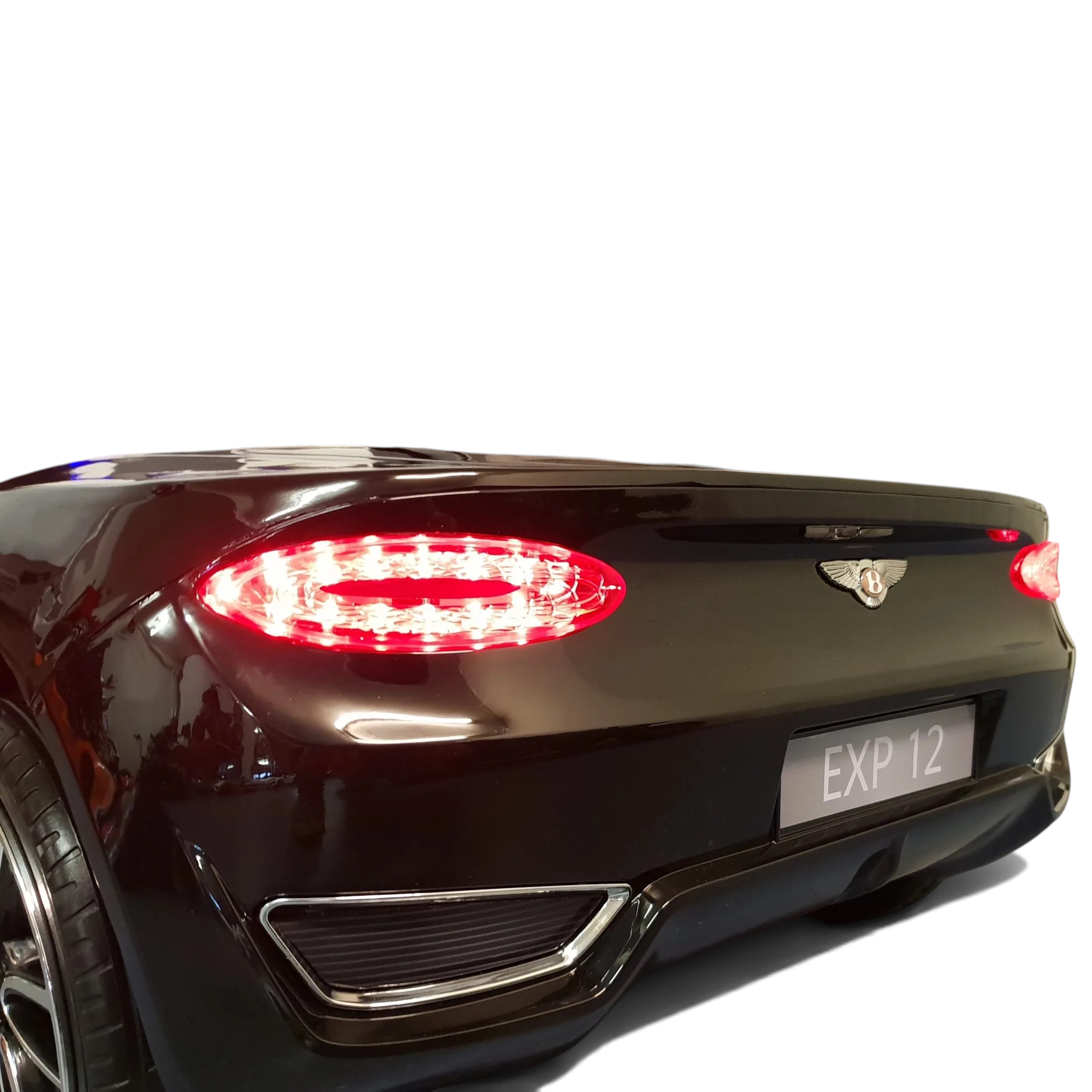 Vue arrière de la voiture électrique pour enfant Petit Pilote Bentley EXP 12V noire avec feux LED allumés