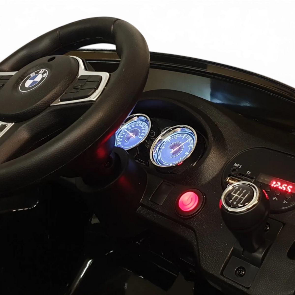 Tableau de bord de la voiture électrique enfant Petit Pilote BMW GT avec volant, compteurs éclairés et levier de vitesse