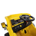 Poste de conduite du camion benne électrique Petit Pilote Caterpillar jaune avec volant, tableau de bord et micro
