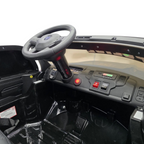 Interieur de la voiture electrique Petit Pilote Dodge RAM Police avec volant, tableau de bord noir et siege en cuir