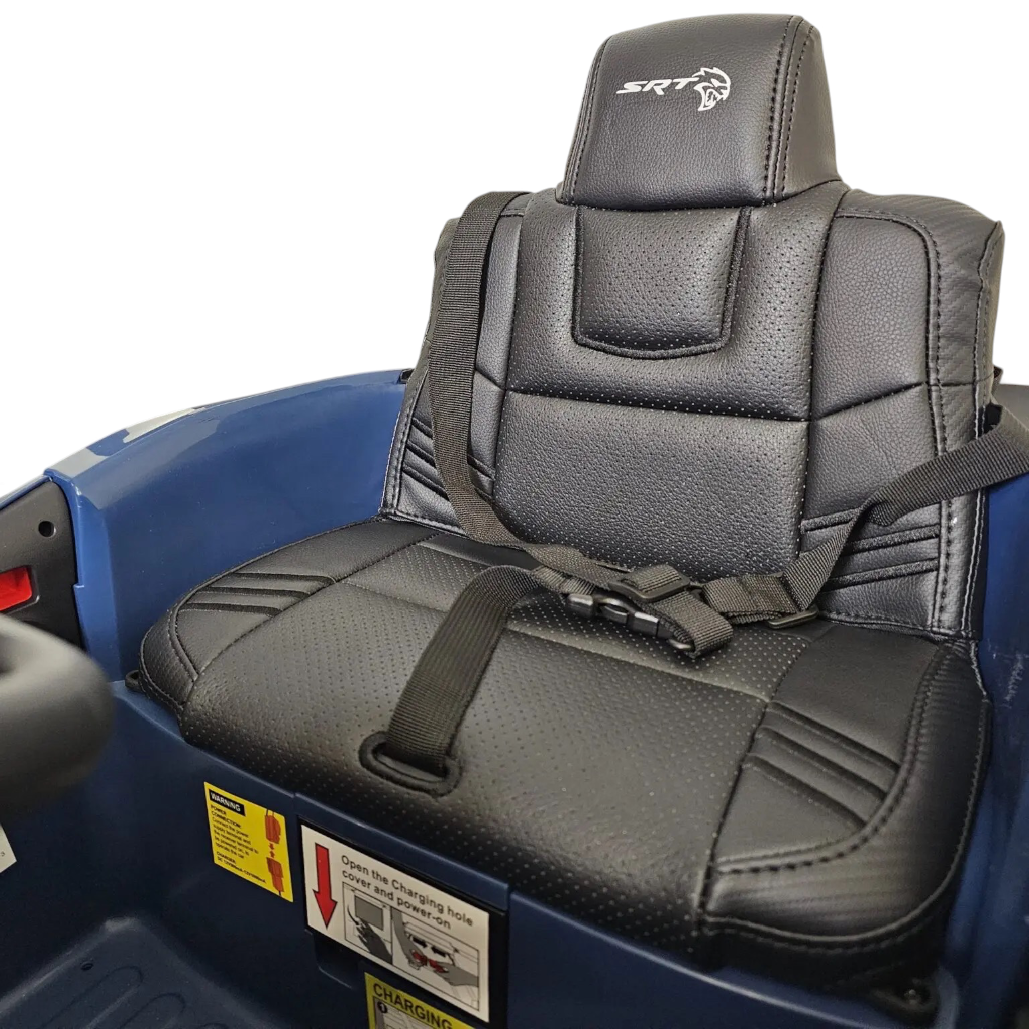 Siège en cuir noir avec ceinture de sécurité dans la voiture électrique pour enfant Petit Pilote Dodge SRT bleue