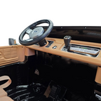 Intérieur du cockpit de la voiture électrique Odecare Ford F-150 avec volant, levier de vitesse et tableau de bord