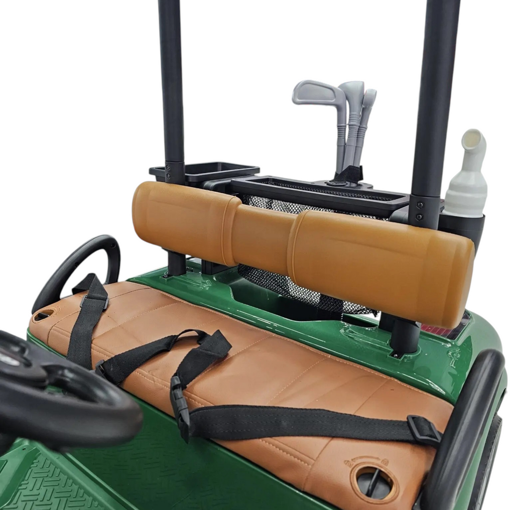 Golf cart électrique Petit Pilote vert pour enfants avec siège en cuir marron, ceintures et accessoires de golf inclus