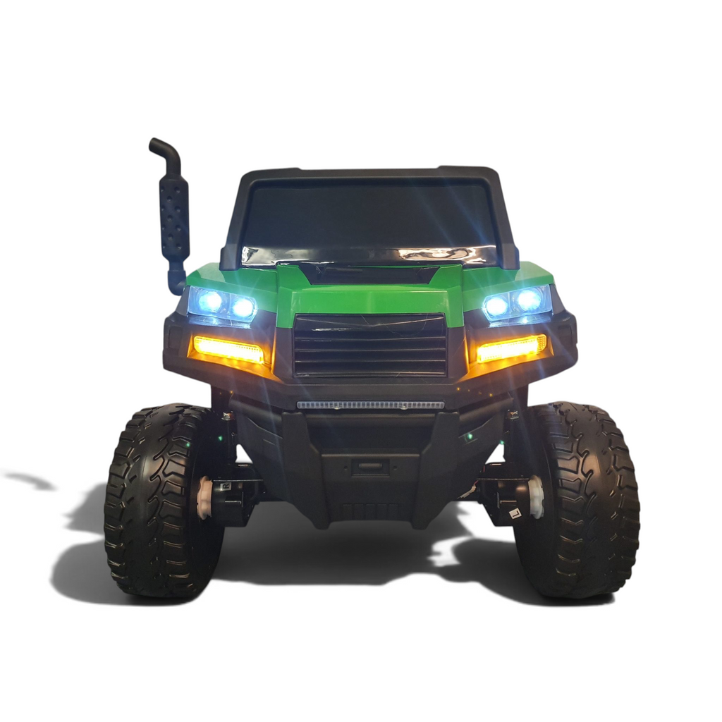 Jeep électrique enfant Petit Pilote Farmer 4x4 verte 2 places avec phares LED allumés et pneus tout-terrain robustes