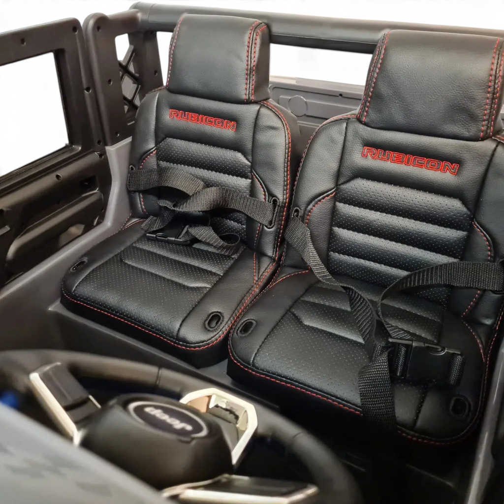 Sièges en cuir noir avec surpiqûres rouges pour Jeep électrique enfant 2 places Petit Pilote avec ceintures de sécurité