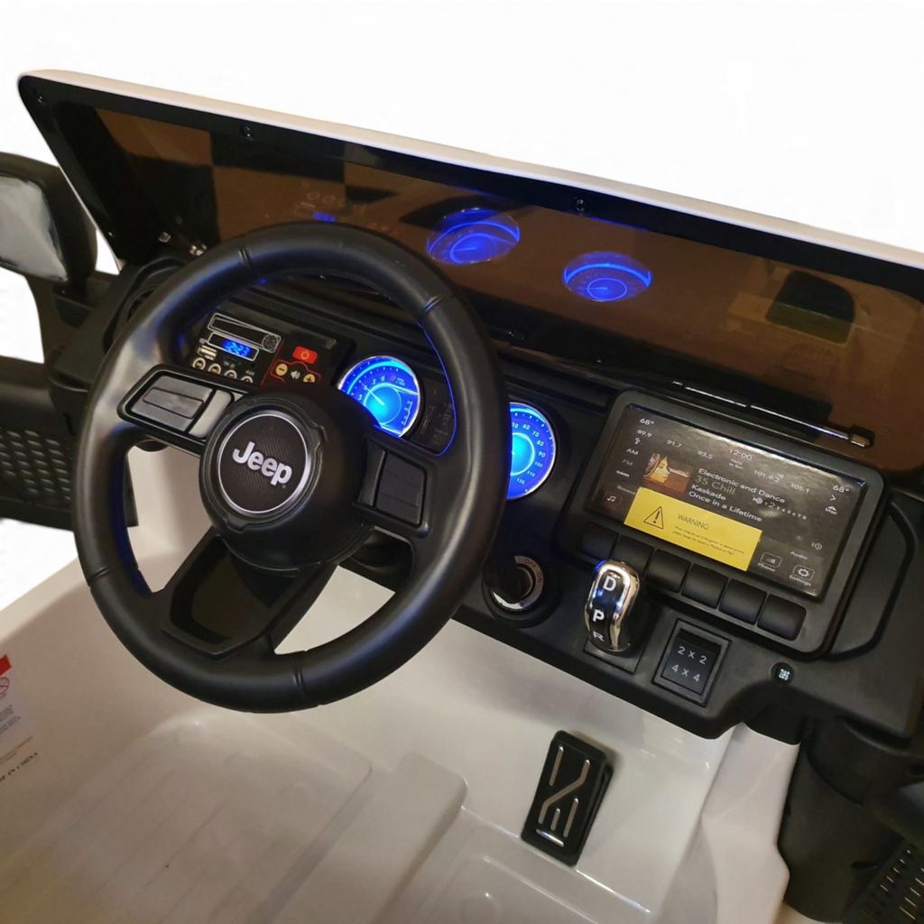 Tableau de bord de la voiture électrique Petit Pilote Jeep Wrangler avec volant, écran multimédia et compteurs bleus