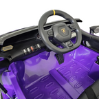 Intérieur de la voiture électrique pour enfant Petit Pilote Lamborghini Auténtica violette avec volant et tableau de bord