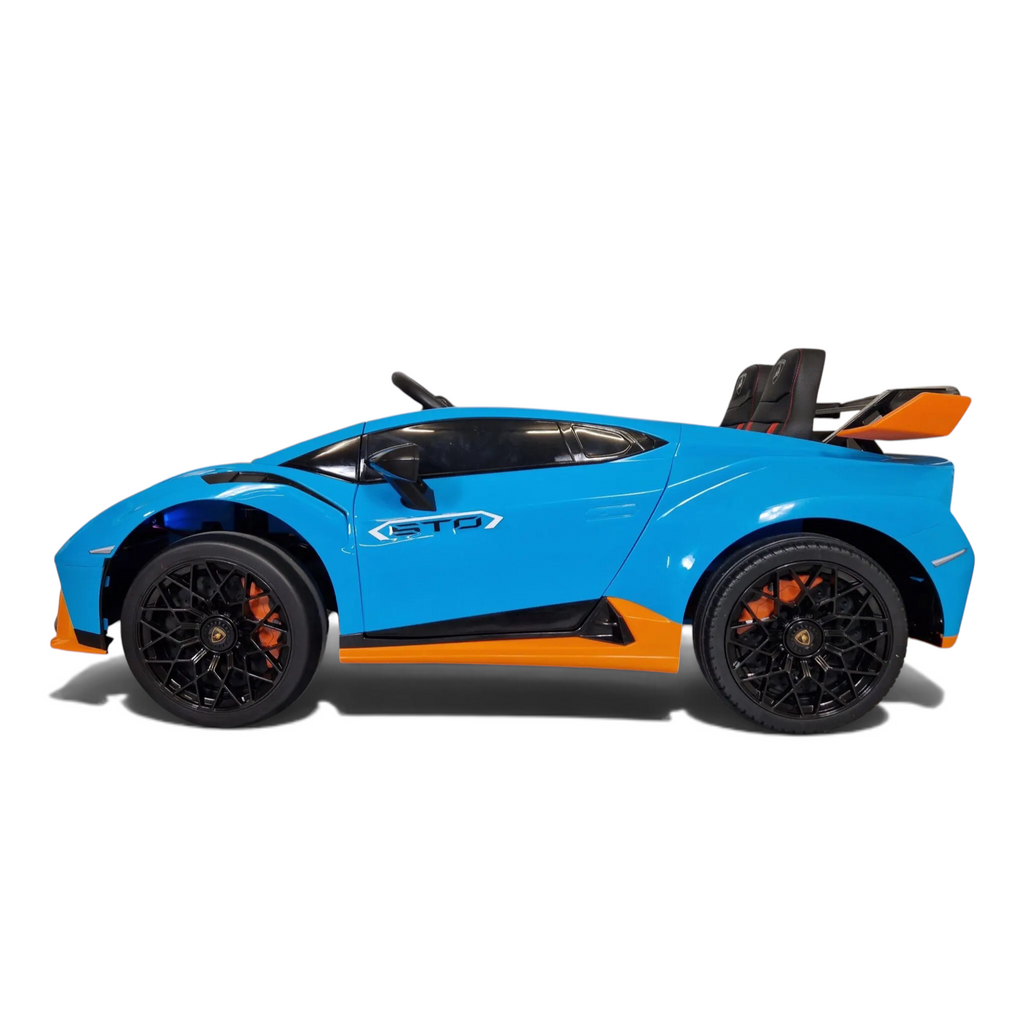 Voiture électrique enfant Petit Pilote Lamborghini Huracán STO bleue avec détails orange, siège cuir et roues sportives