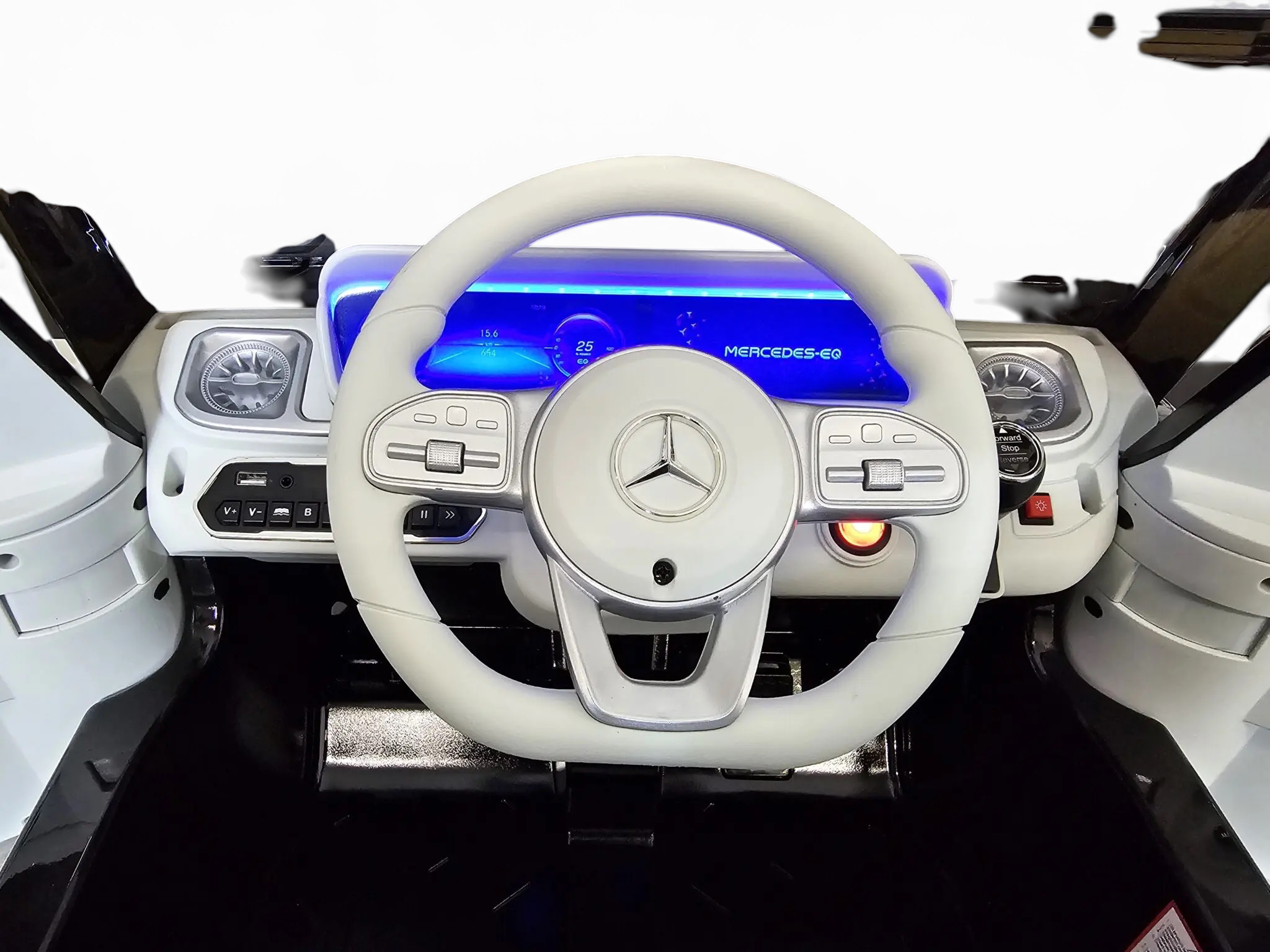 Tableau de bord et volant blanc de la voiture électrique enfant Petit Pilote Mercedes EQG avec écran numérique lumineux