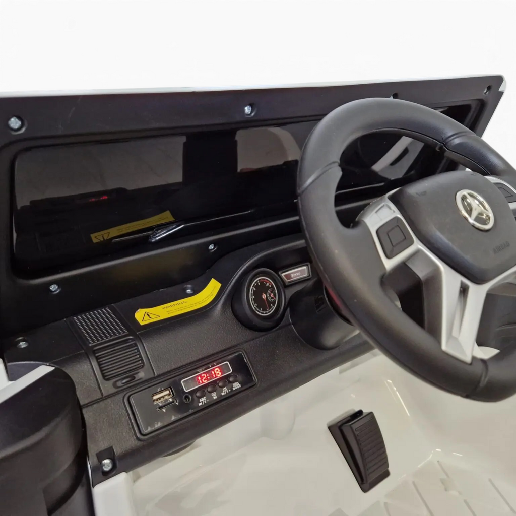 Tableau de bord de la voiture électrique Petit Pilote Mercedes G63 AMG 6x6 avec volant, écran multimédia et pédale