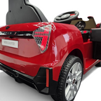 Vue arrière de la voiture électrique pour enfant Petit Pilote Mini Cooper S rouge métallisé avec feux arrière détaillés