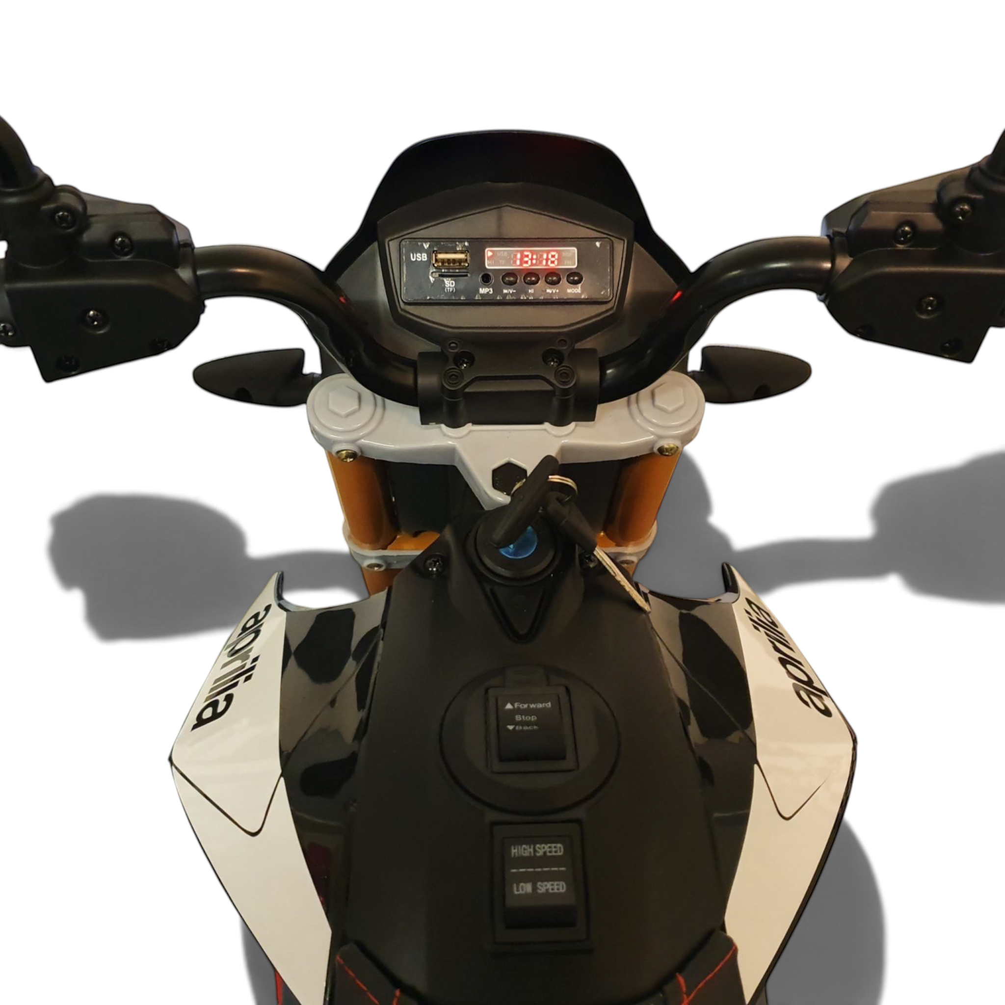 Vue du guidon et tableau de bord de la moto électrique enfant Petit Pilote Aprilia Dorsoduro avec écran et commandes