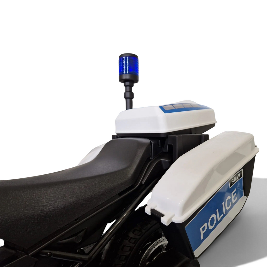 Détail de la selle et du coffre latéral de la moto de police Petit Pilote BMW F850 électrique pour enfant avec gyrophare