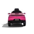 Vue arrière de la voiture électrique pour enfant Petit Pilote Porsche Cayenne rose avec phares et logo distinctifs