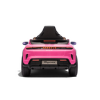 Vue arrière de la voiture électrique pour enfant Petit Pilote Porsche Taycan rose avec feux LED et logo officiel