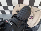 Siège en cuir noir avec ceinture de sécurité sur le quad électrique enfant Petit Pilote Can Am Maverick kaki