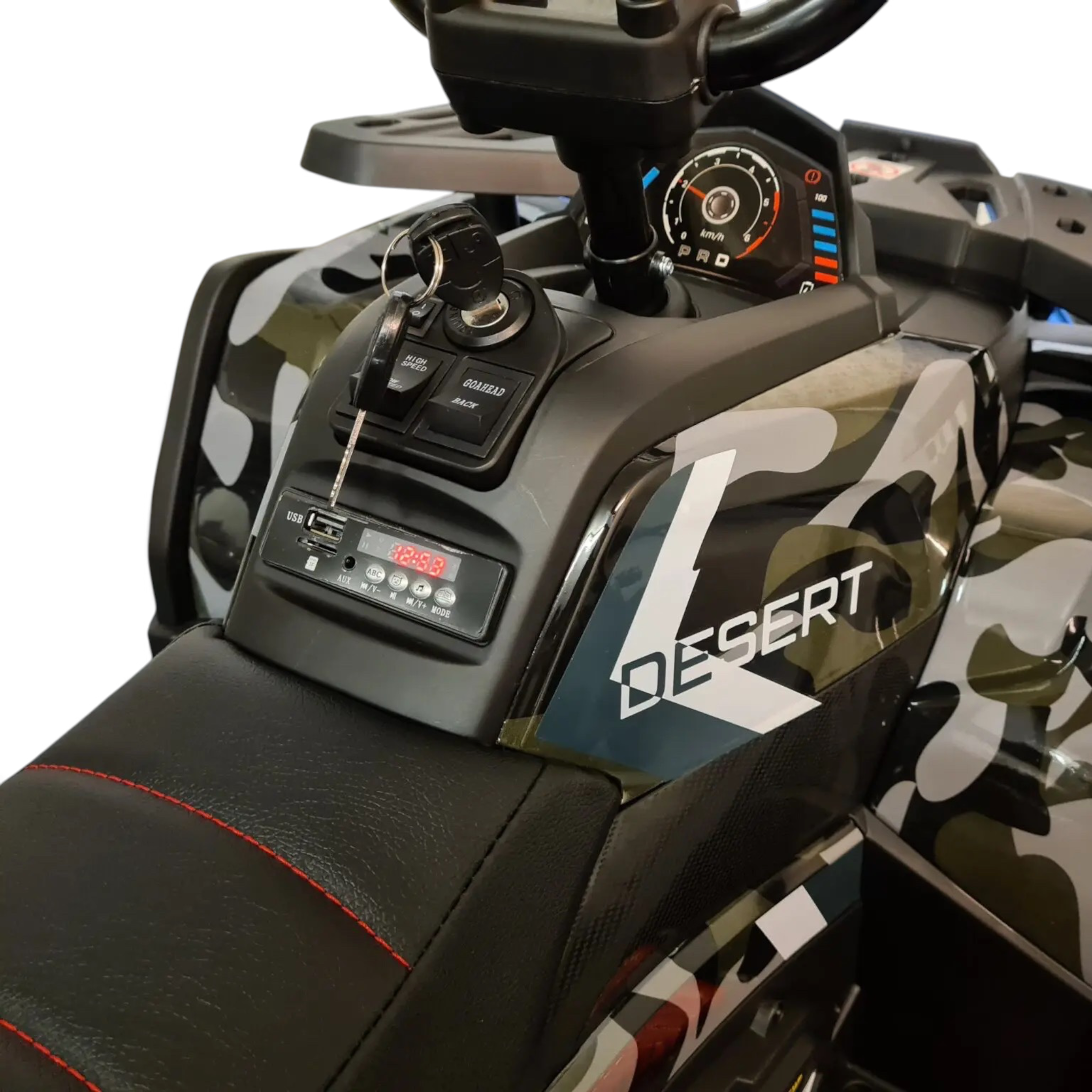 Détail du tableau de bord du quad électrique enfant Petit Pilote 12V avec motif camouflage vert et siège en cuir noir
