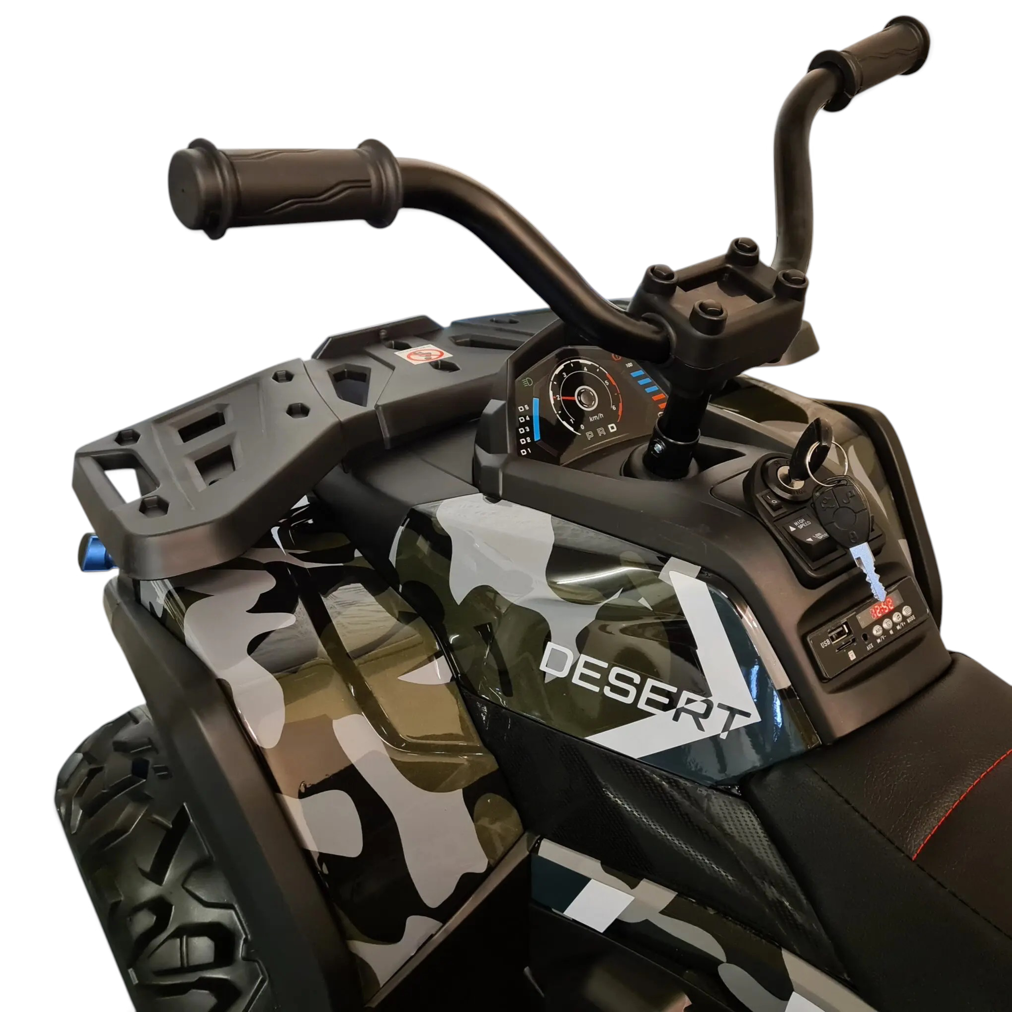 Vue rapprochée du guidon et du tableau de bord du quad électrique enfant Petit Pilote camouflage vert avec siège en cuir
