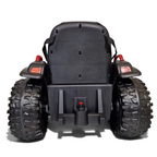 Vue arrière du tracteur électrique enfant Petit Pilote Farmer rouge avec pneus EVA robustes et attelage de remorque