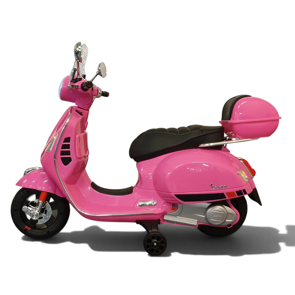 Scooter électrique enfant Petit Pilote Vespa GTS rose avec siège en cuir, coffre arrière et stabilisateurs
