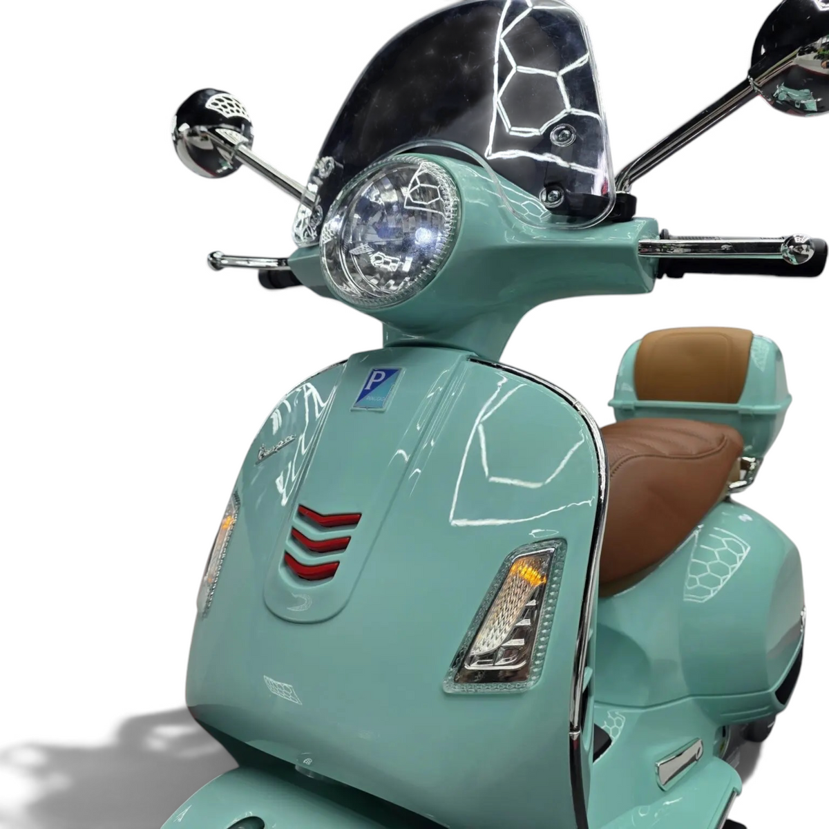 Scooter électrique enfant Petit Pilote Vespa GTS vert clair avec pare-brise, siège en cuir et coffre arrière