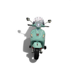 Scooter électrique enfant Petit Pilote Vespa GTS vert clair avec pare-brise, phares LED et coffre arrière