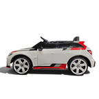 Voiture électrique enfant Petit Pilote Audi RS6 Avant GT blanche et rouge avec pneus EVA et siège en cuir, vue de profil.