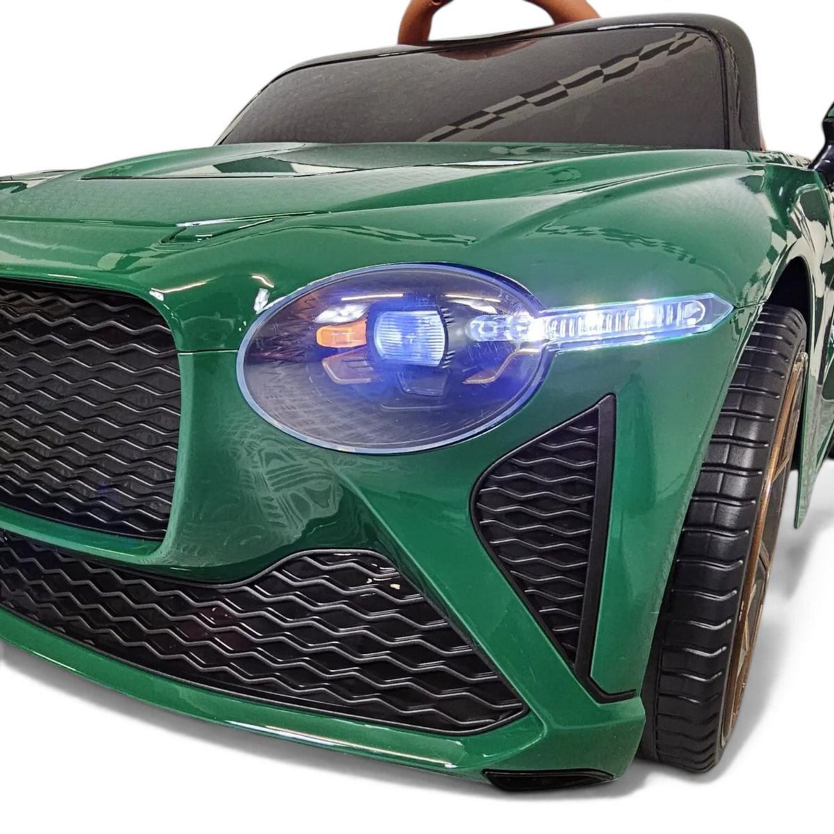Voiture électrique enfant Petit Pilote Bentley Bacalar vert métallisé avec phares LED fonctionnels et pneus en caoutchouc