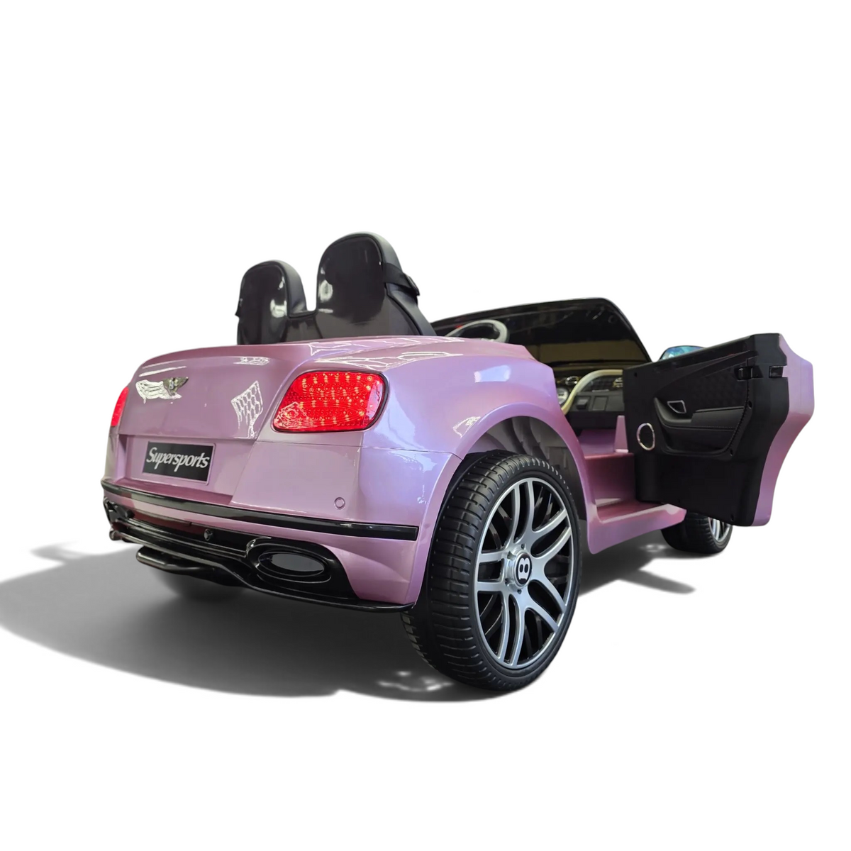 Voiture électrique enfant Odecare Bentley Continental rose métallisé avec porte ouverte et phares arrière allumés