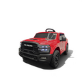 Voiture électrique enfant Petit Pilote Dodge RAM rouge 12V avec phares LED et pneus tout-terrain dans un showroom