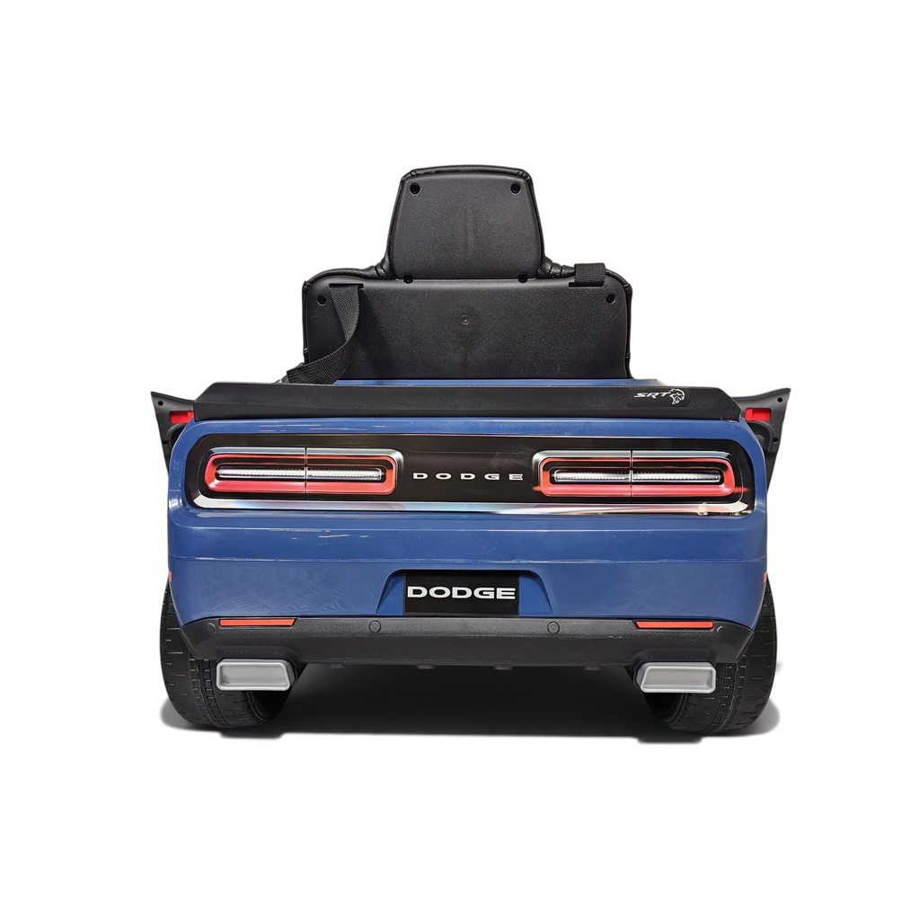 Vue arrière de la voiture électrique enfant Petit Pilote Dodge SRT bleue avec feux LED et siège en cuir noir