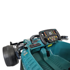 Cockpit de la voiture électrique enfant Petit Pilote Aston Martin F1 verte avec volant interactif et tableau de bord