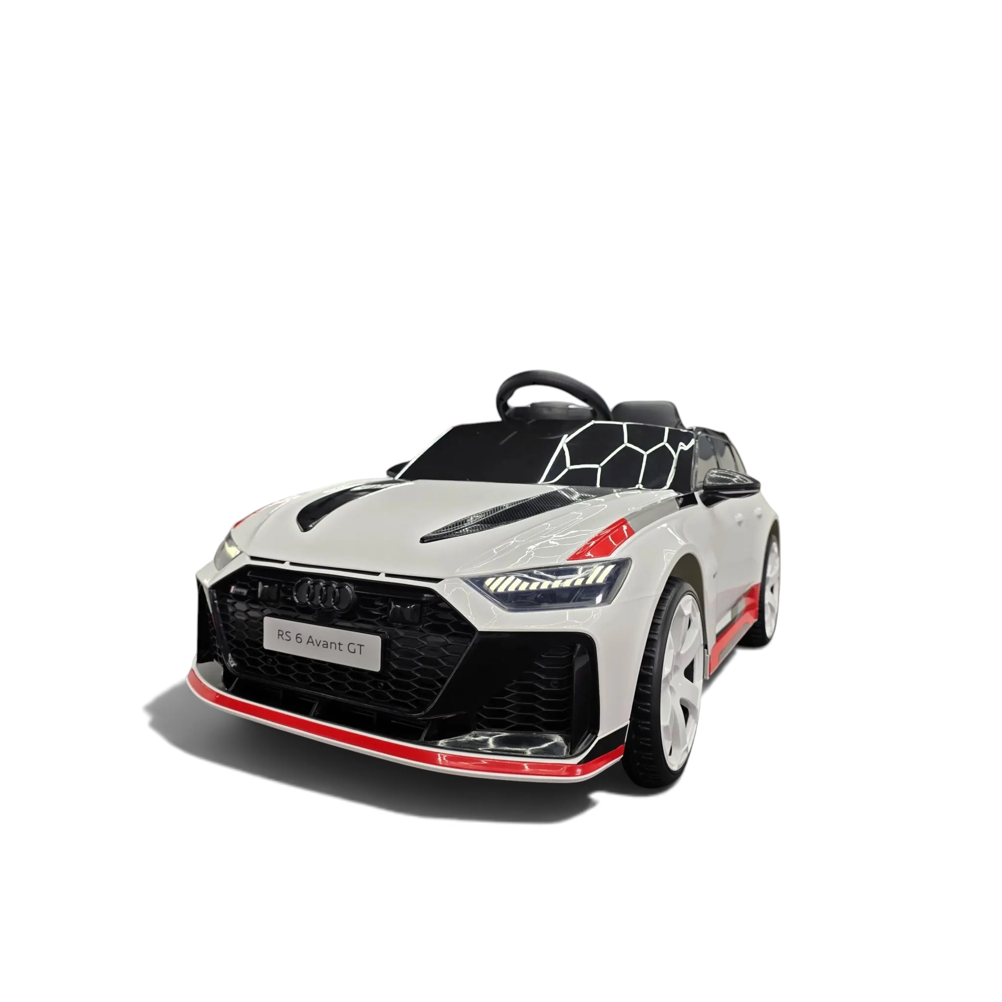 Voiture électrique enfant Audi RS6 Avant GT blanche et rouge Odecare avec phares LED dans un showroom