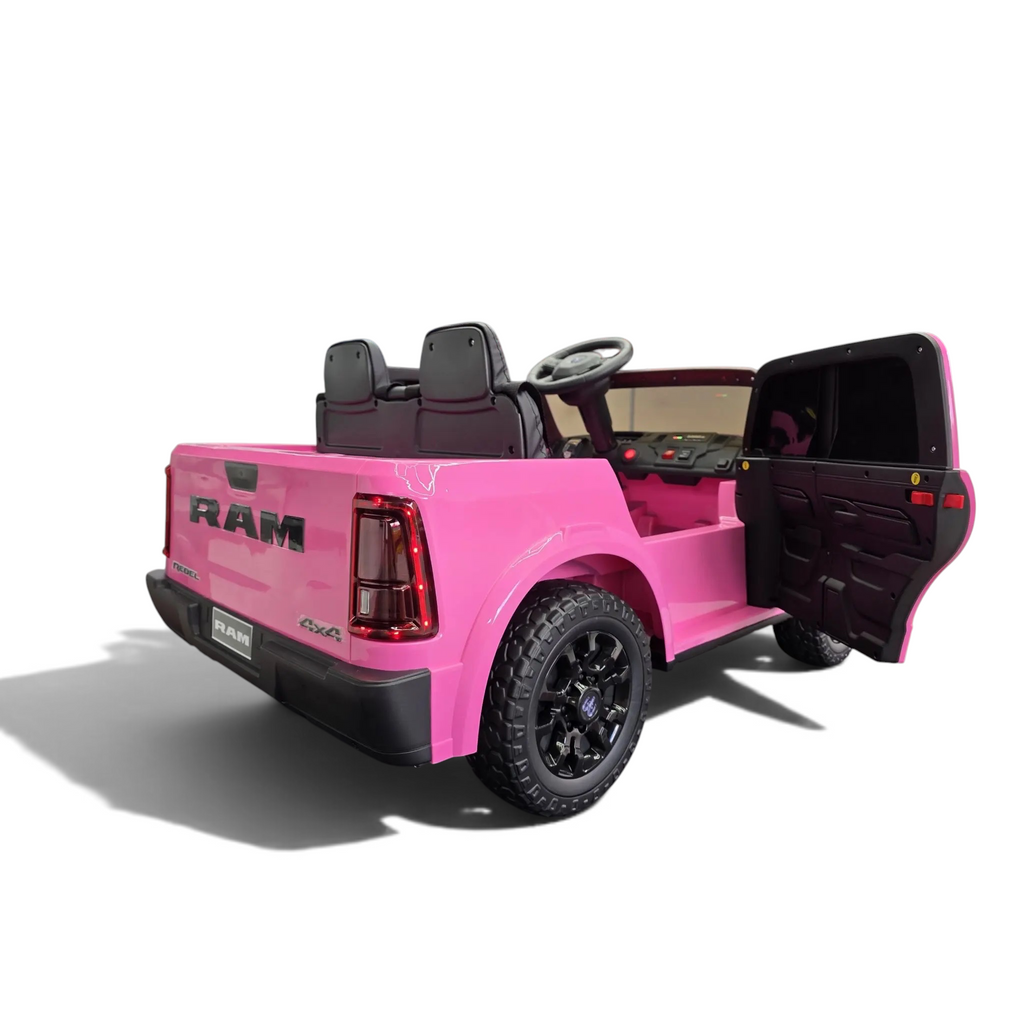 Voiture électrique enfant Petit Pilote Dodge RAM 12V rose avec deux places, pneus EVA et détails réalistes