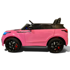 Voiture électrique enfant Petit Pilote Range Rover Velar rose avec pneus en caoutchouc et siège en cuir, vue de profil.