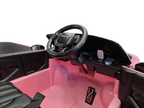 Intérieur de la voiture électrique enfant Petit Pilote Range Rover Evoque rose avec volant noir et siège en cuir