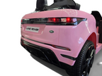 Vue arrière de la voiture électrique pour enfant Petit Pilote Range Rover Evoque rose avec feux rouges fonctionnels