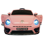 Voiture électrique enfant Petit Pilote VW Beetle rose avec phares LED allumés, vue de face, style rétro-chic.