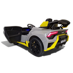 Voiture électrique enfant Petit Pilote Lamborghini Huracán STO grise et jaune avec porte ouverte et détails sportifs