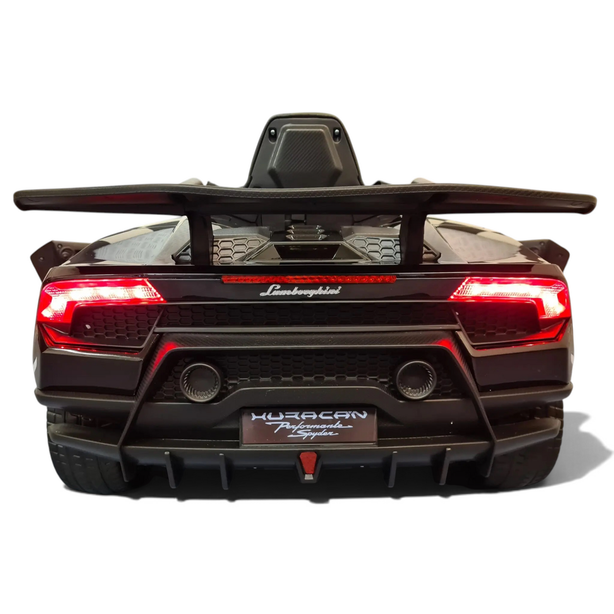 Vue arrière de la voiture électrique enfant Petit Pilote Lamborghini Huracán noire métallisée avec feux LED allumés