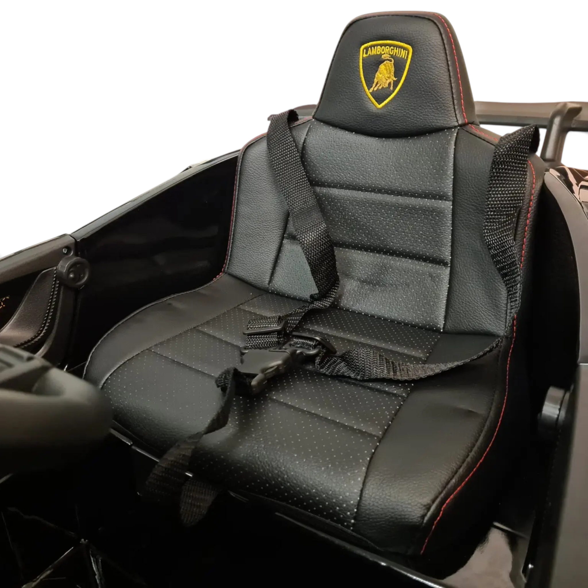 Siège en cuir noir avec logo Lamborghini et ceinture de sécurité dans une voiture électrique enfant Petit Pilote