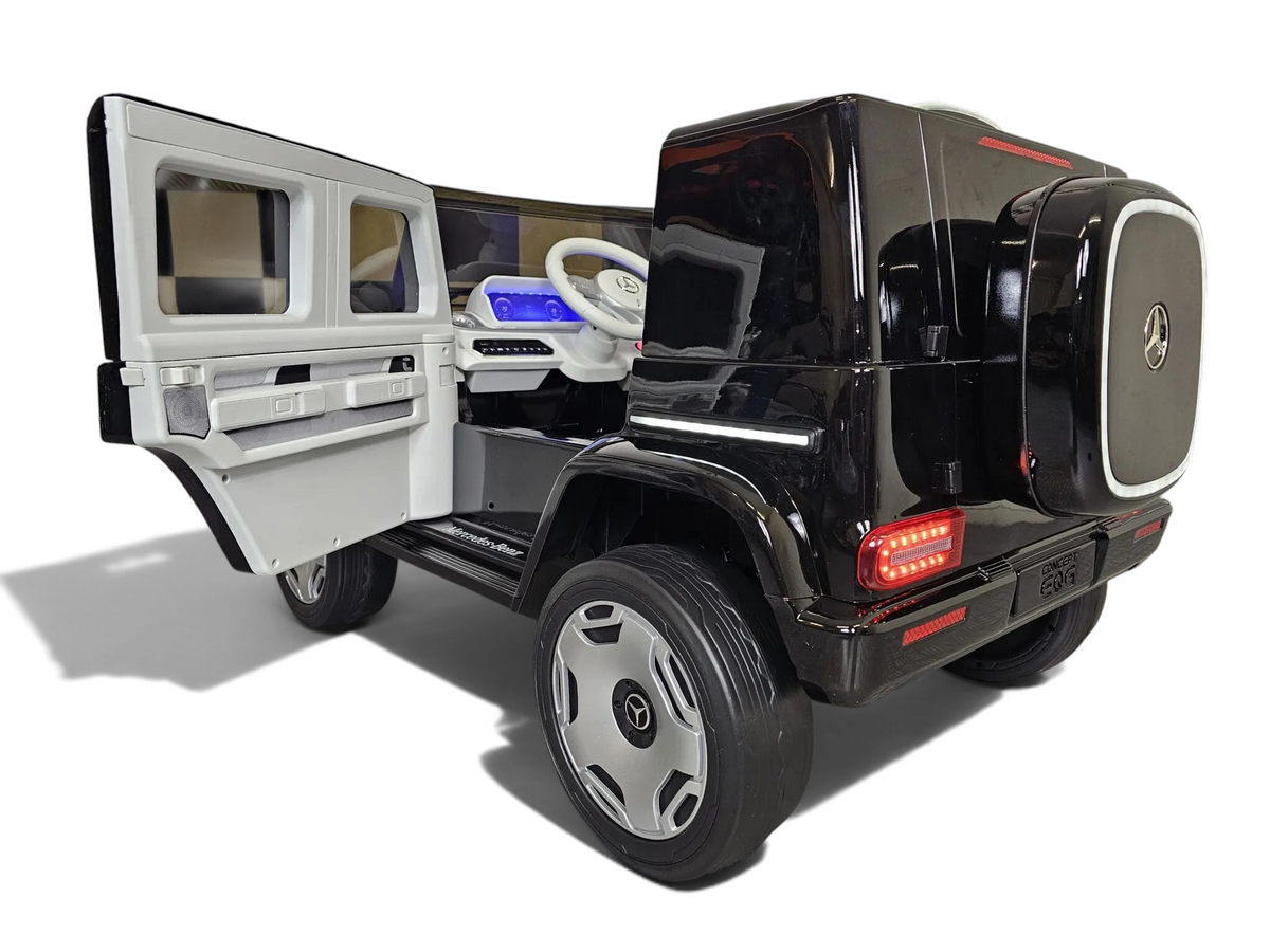 Voiture électrique enfant Petit Pilote Mercedes EQG noire avec porte ouverte, siège en cuir et pneus EVA