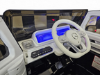 Tableau de bord et volant de la voiture électrique enfant Mercedes EQG 12V Petit Pilote avec écran rétroéclairé bleu