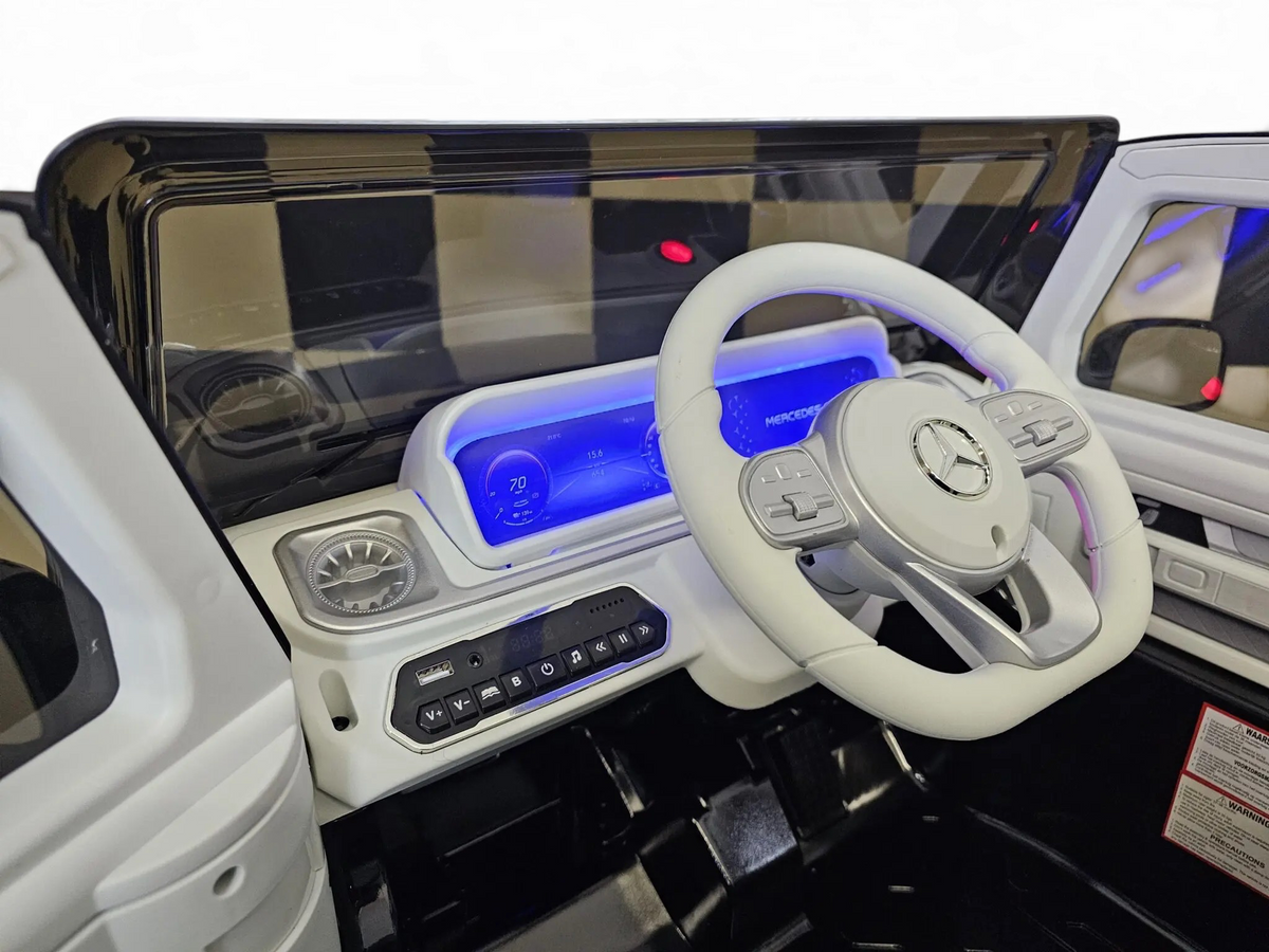 Tableau de bord et volant de la voiture électrique enfant Mercedes EQG 12V Petit Pilote avec écran rétroéclairé bleu