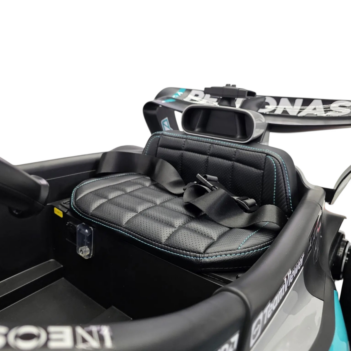 Cockpit de la voiture électrique Petit Pilote Mercedes Formule 1 avec siège en cuir noir et ceinture de sécurité
