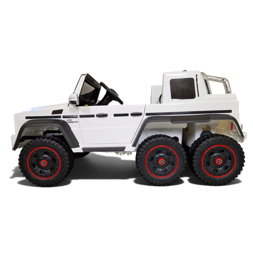 Voiture électrique enfant Petit Pilote Mercedes G63 AMG 6x6 blanche avec pneus EVA et détails noirs