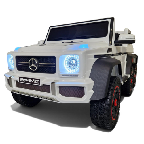 Voiture électrique enfant Petit Pilote Mercedes G63 AMG 6x6 blanche avec phares LED allumés et pneus EVA robustes